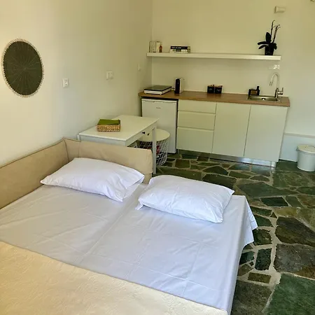 Christina's Homely Escapes * Sikion