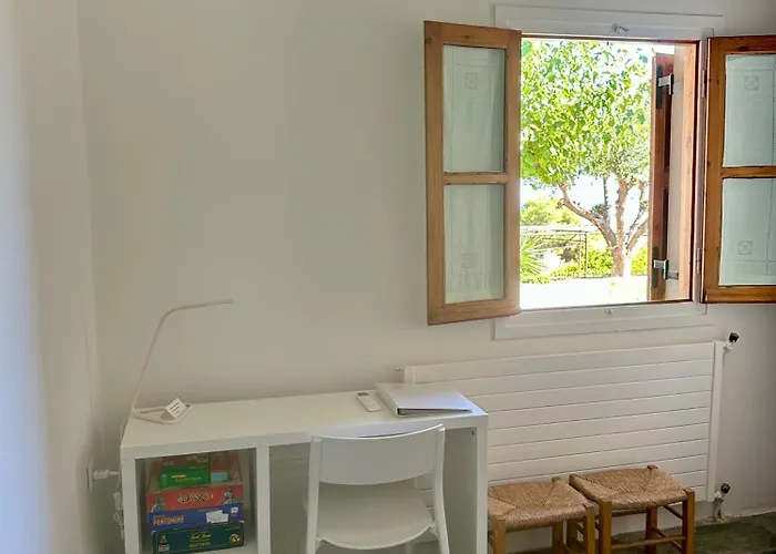 Christina's Homely Escapes * Sikion